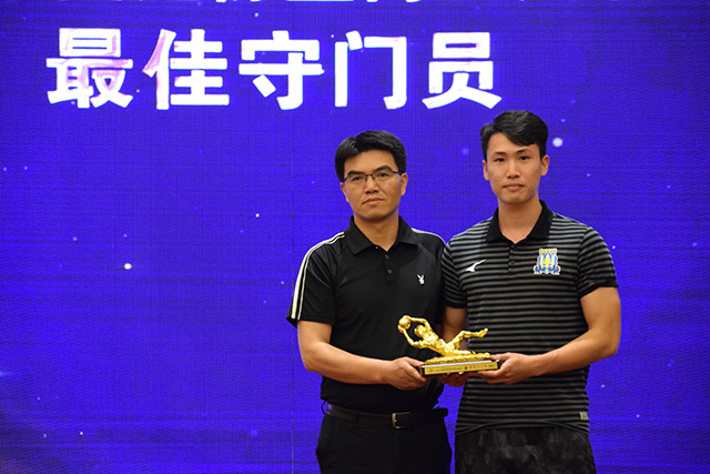 FIBA社媒发布赛场片段：一次失误致球权易手